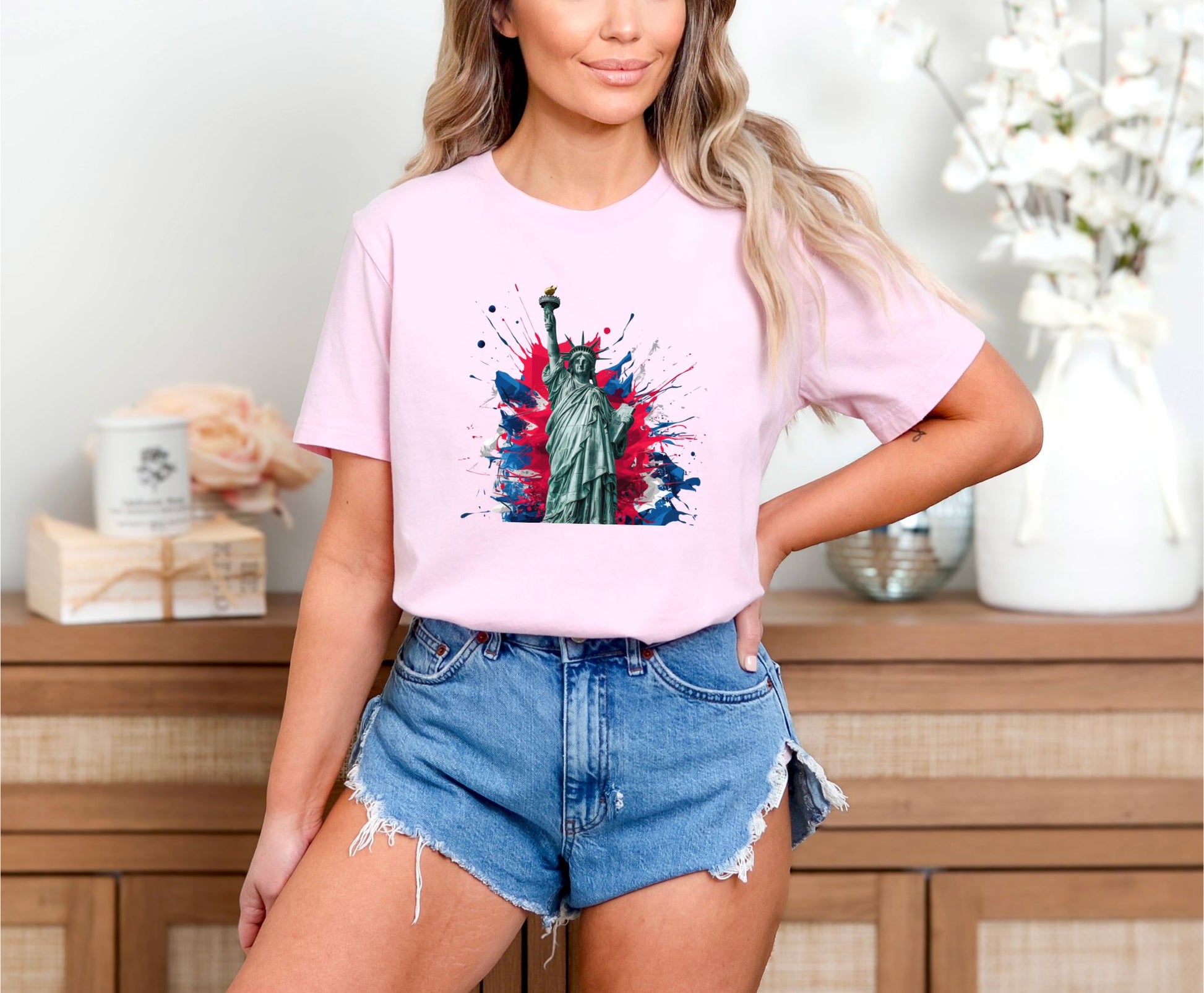 Statue of Liberty and Flag Colors Soft Pink T-Shirt